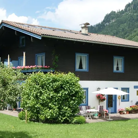 Landhaus Meran 아파트