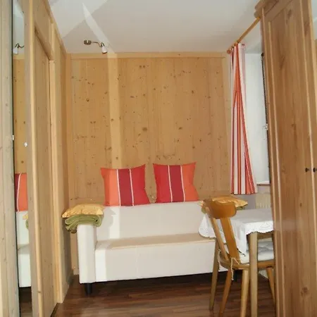 아파트 Landhaus Meran 라우리스